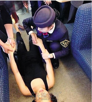 南昌西开往宜昌东列车上一女孩呼吸困难 列车
